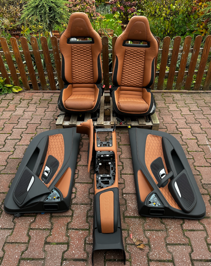 Gen.2 Audi R8 interior