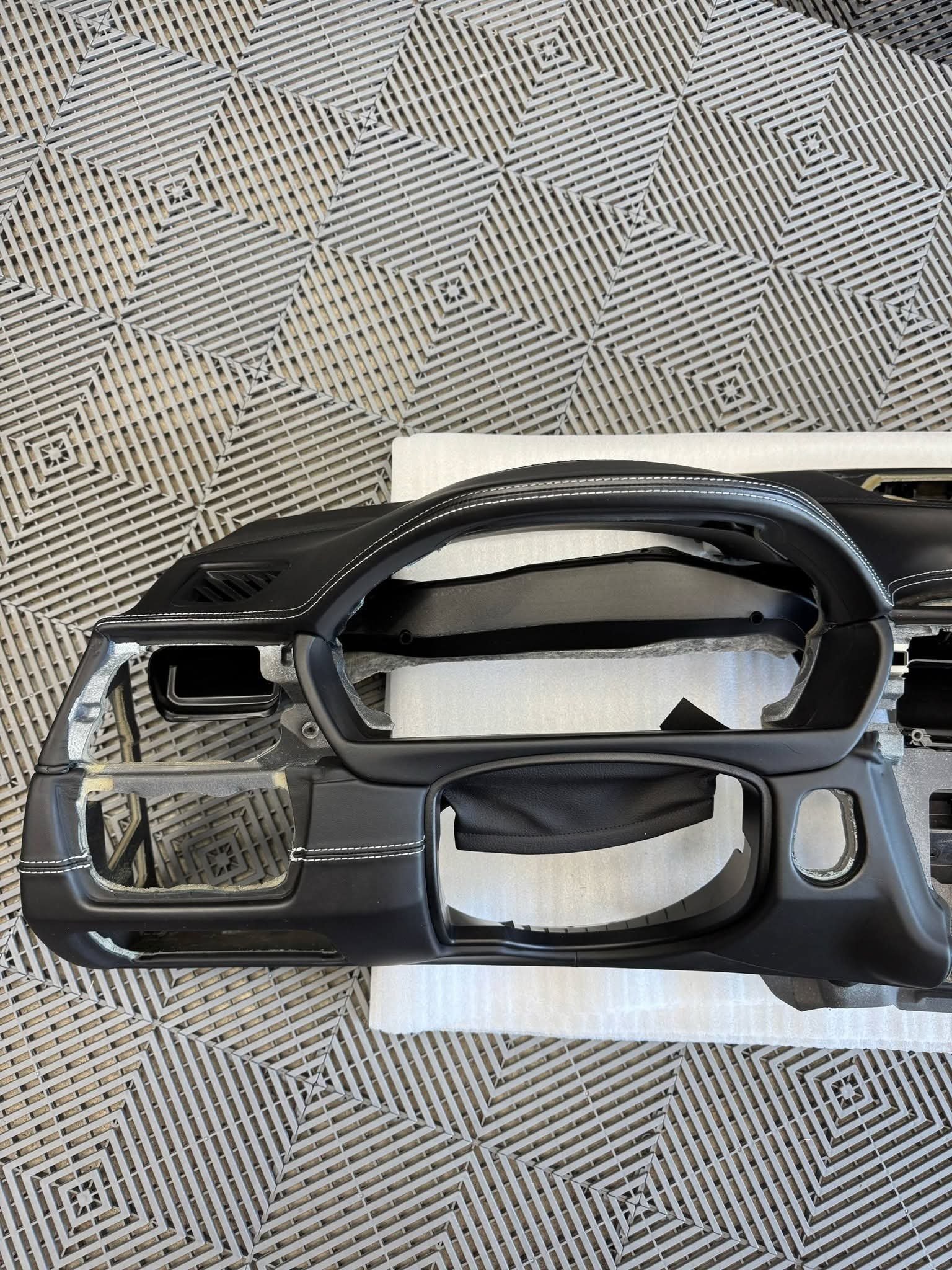 OEM BMW F80 M3 Dash (individual full leather) - Image 4