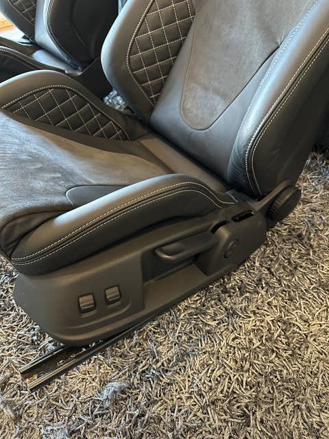Gen 1 Audi R8 Wingback Seats Diamond Stitched Alcantara - Image 4