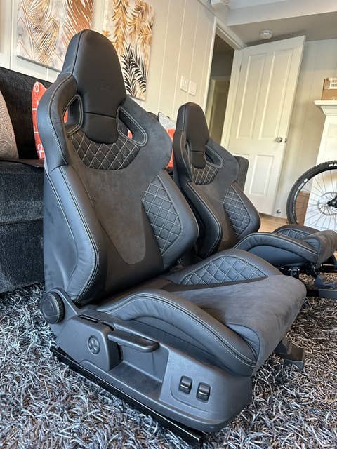 Gen 1 Audi R8 Wingback Seats Diamond Stitched Alcantara