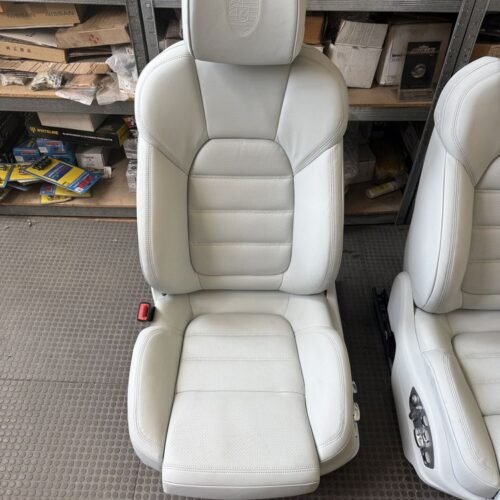 Salon / seats Porsche Macan 95B restyling